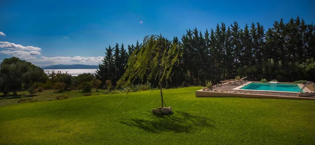 Driftwood Villa Karavados