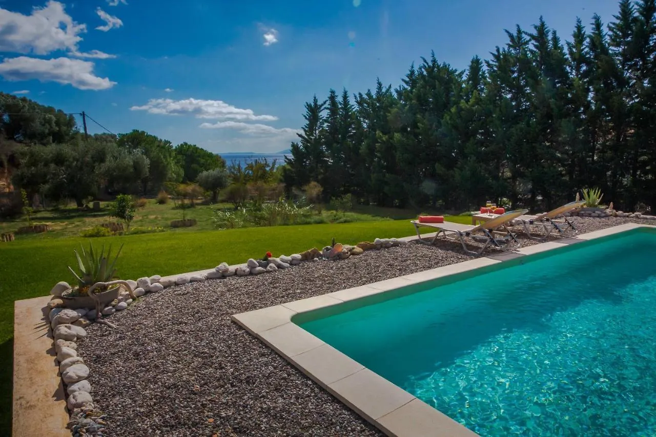 Driftwood Villa Karavados