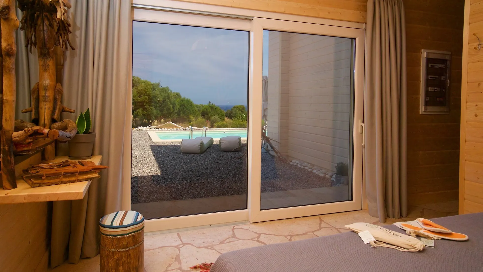 Driftwood Villa Karavados