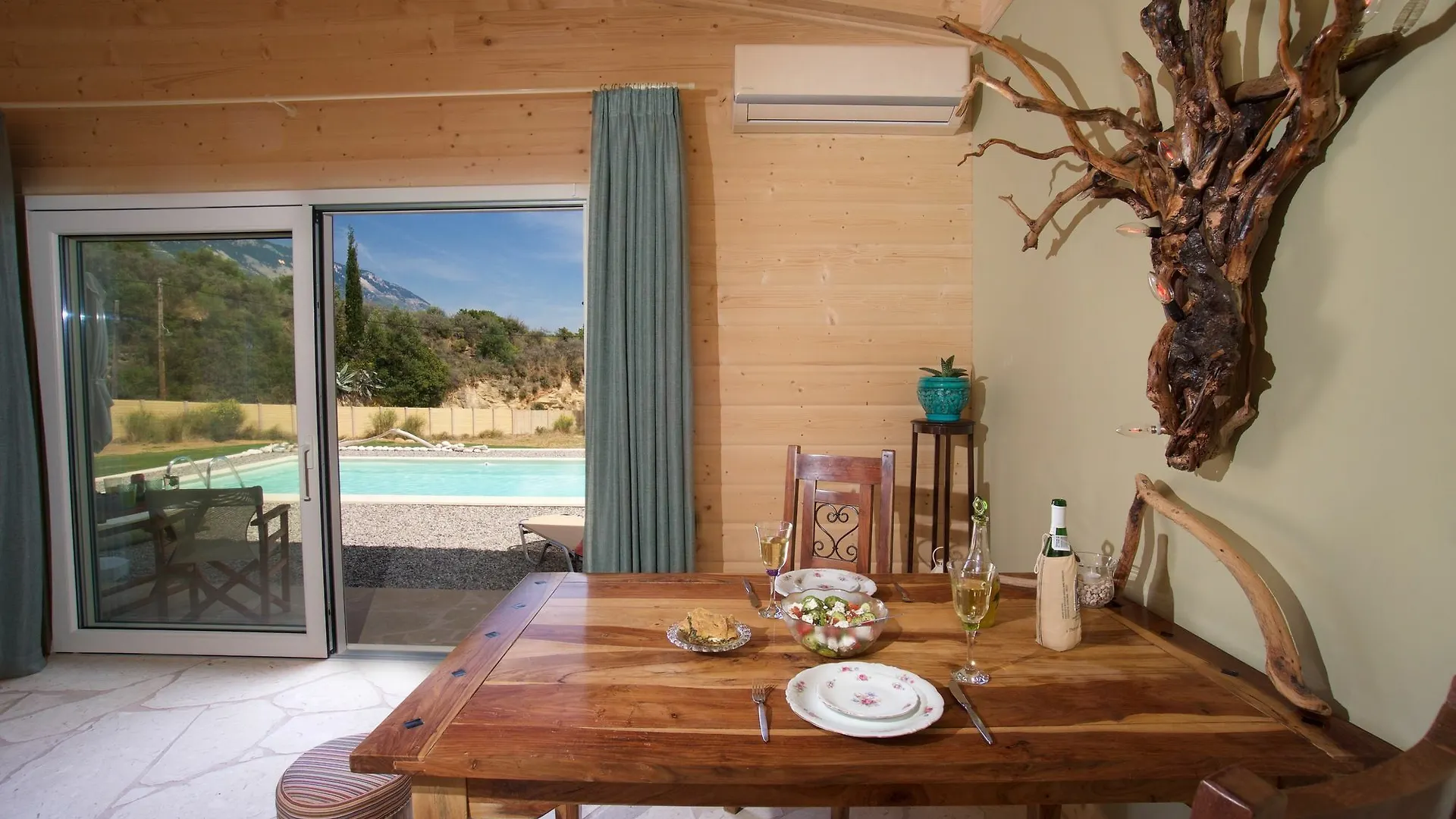 Driftwood Villa Karavados